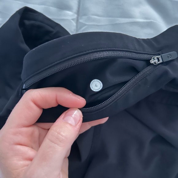 Lululemon Women’s Speed Up Low-Rise Lined Shorts 2.5” Inseam - Picture 3 of 3